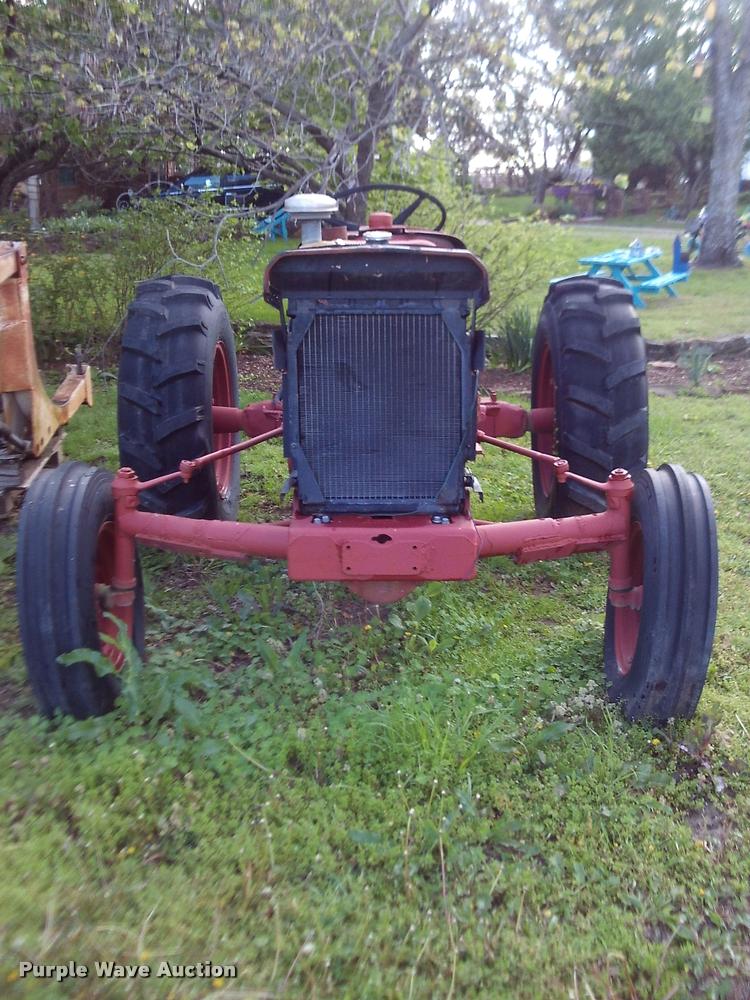 image for item DJ9782 1958 International 340D tractor