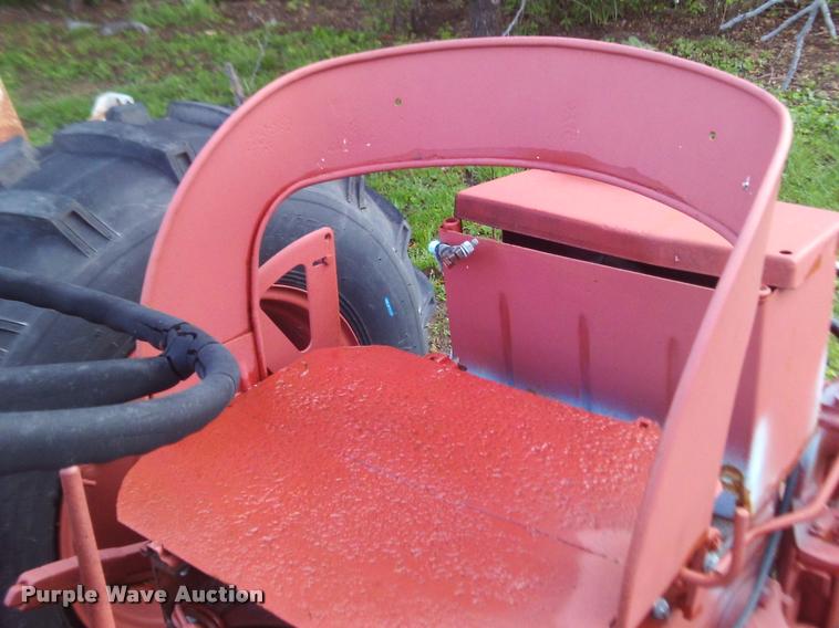 image for item DJ9782 1958 International 340D tractor