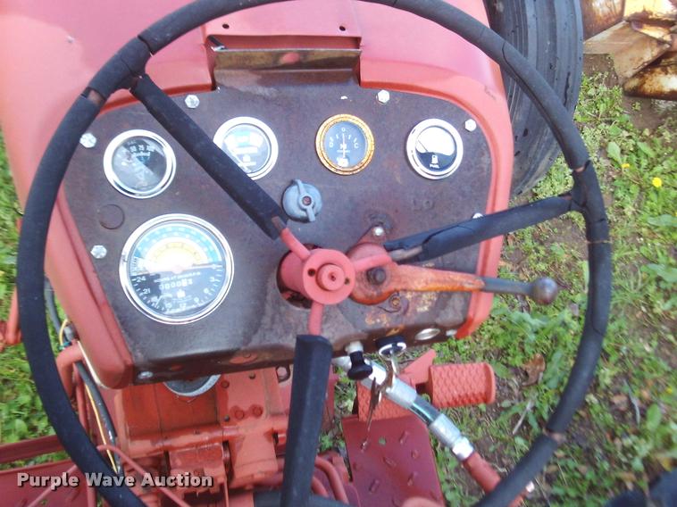 image for item DJ9782 1958 International 340D tractor
