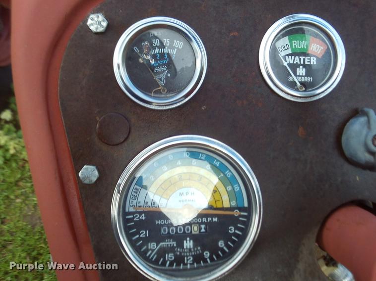 image for item DJ9782 1958 International 340D tractor