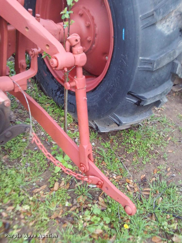 image for item DJ9782 1958 International 340D tractor