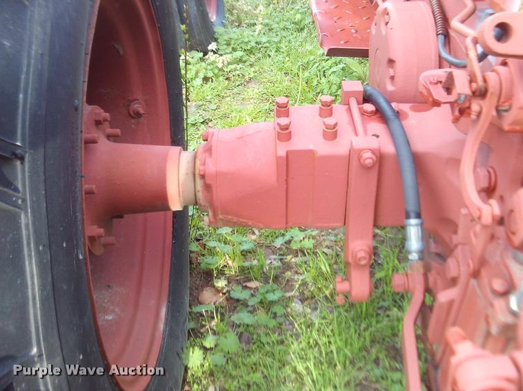 image for item DJ9782 1958 International 340D tractor