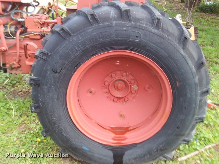 image for item DJ9782 1958 International 340D tractor