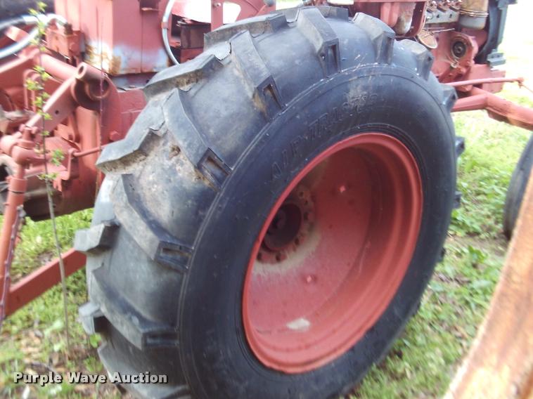 image for item DJ9782 1958 International 340D tractor