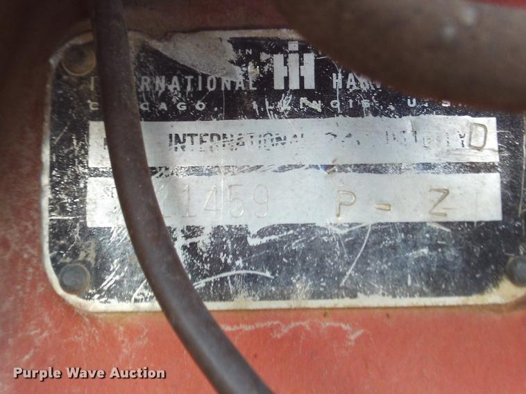 image for item DJ9782 1958 International 340D tractor