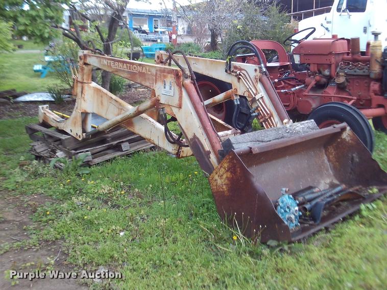 image for item DJ9783 International 2000 loader