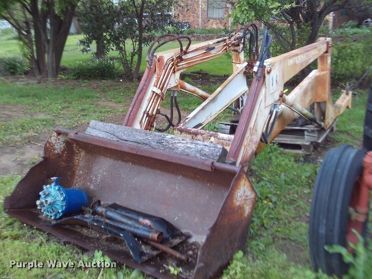 image for item DJ9783 International 2000 loader