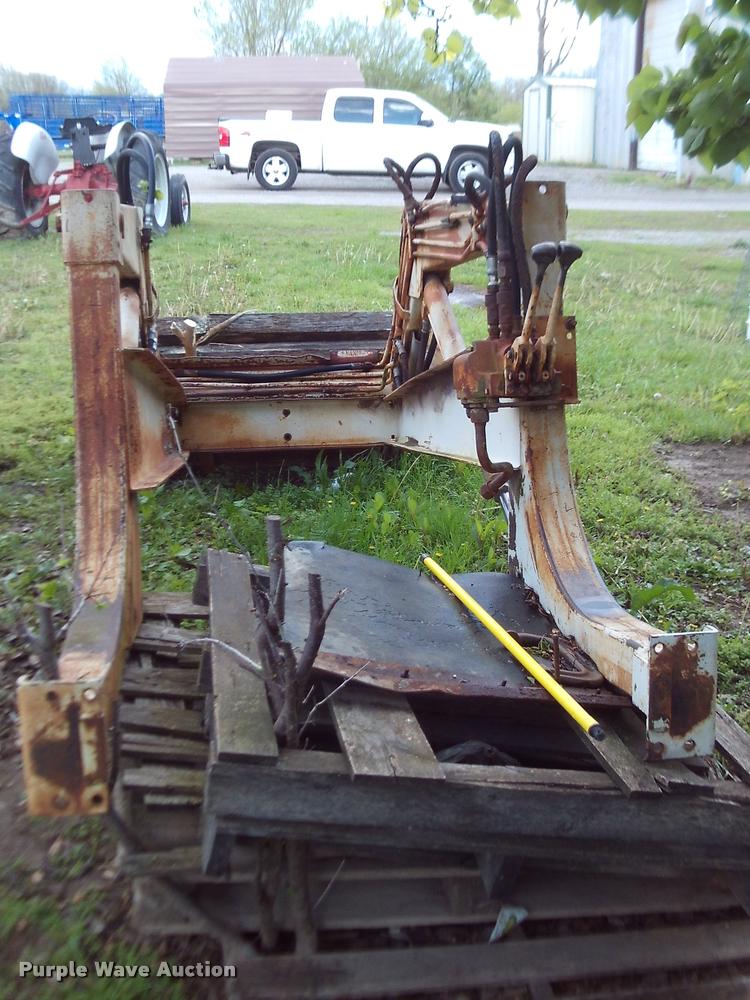 image for item DJ9783 International 2000 loader