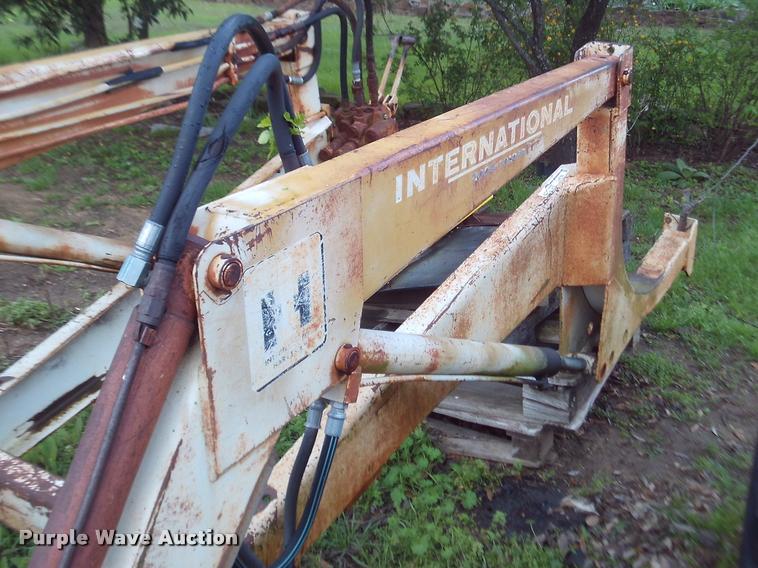 image for item DJ9783 International 2000 loader