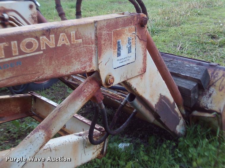 image for item DJ9783 International 2000 loader