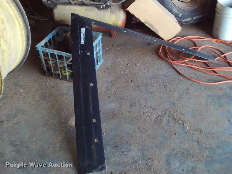 Sweep blade in Ulysses, KS Item DJ9795 sold Purple Wave