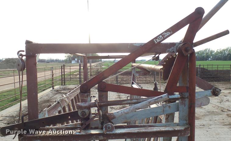 image for item DM9122 Filson squeeze chute