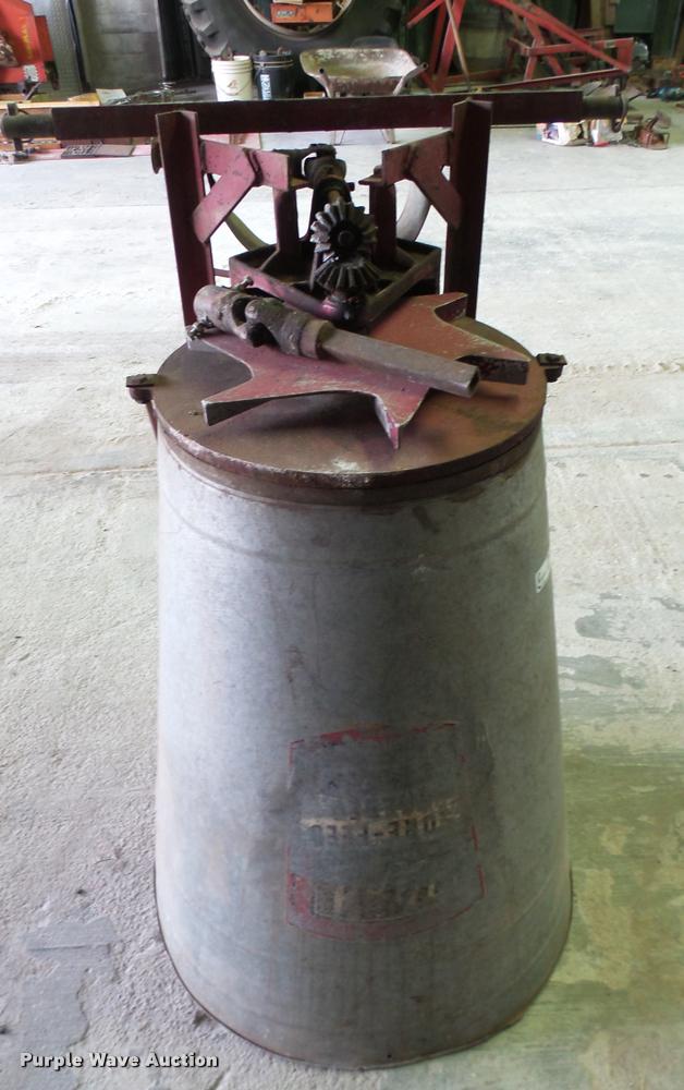 image for item DM9190 Fertilizer spreader