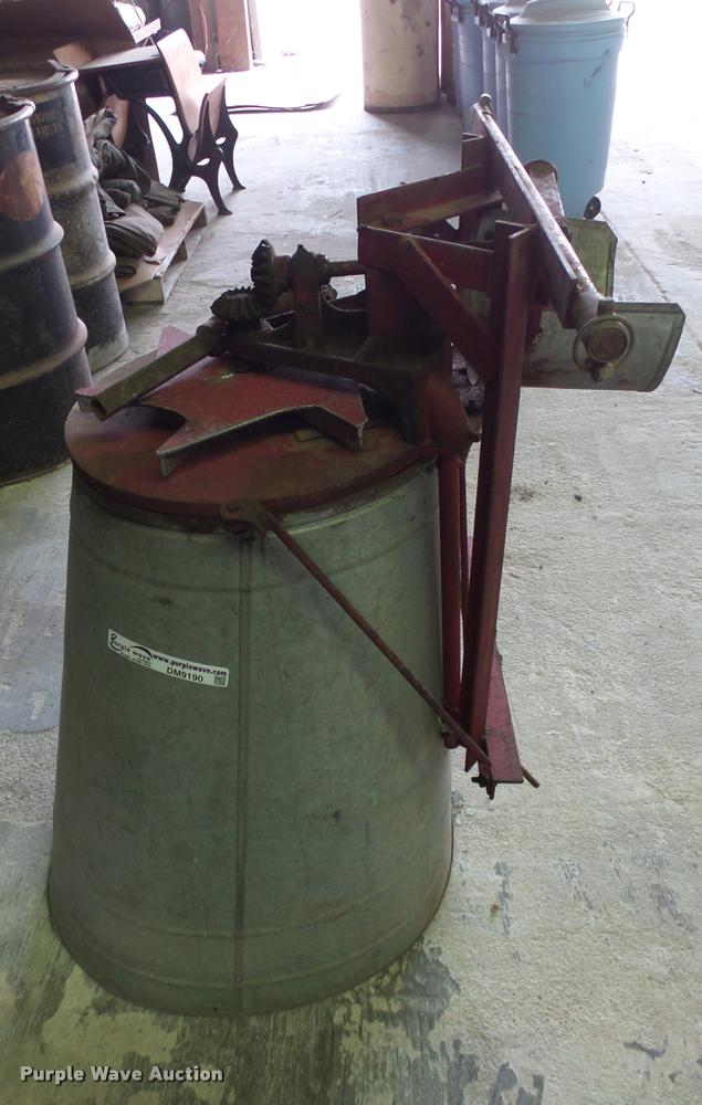 image for item DM9190 Fertilizer spreader