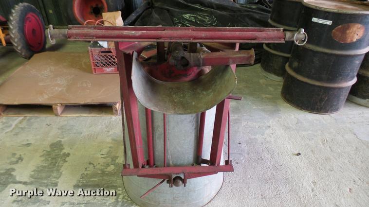 image for item DM9190 Fertilizer spreader