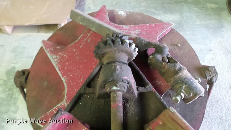 image for item DM9190 Fertilizer spreader