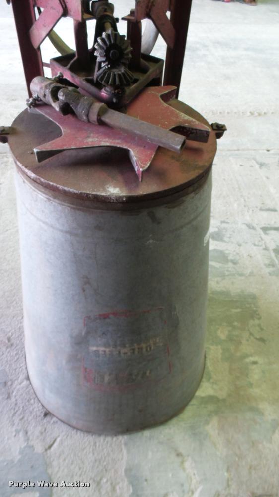 image for item DM9190 Fertilizer spreader