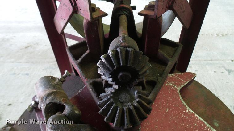 image for item DM9190 Fertilizer spreader