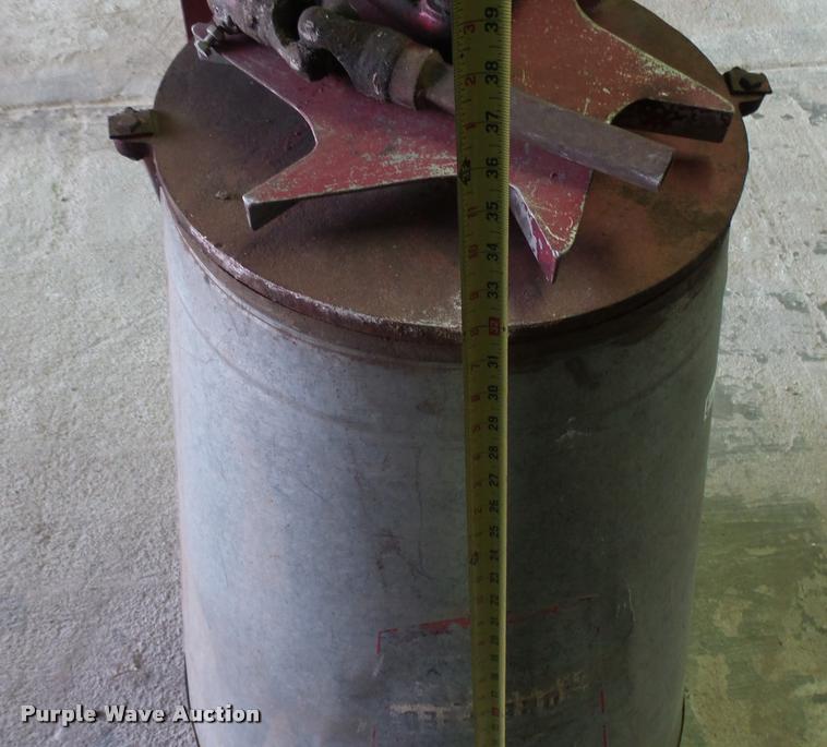 image for item DM9190 Fertilizer spreader