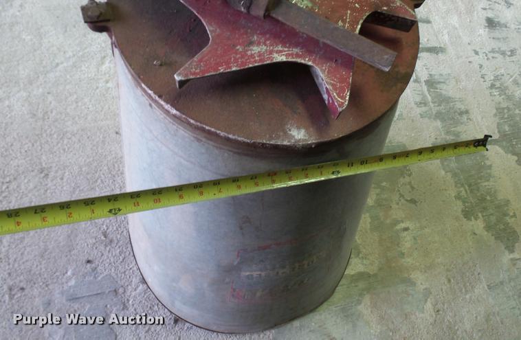 image for item DM9190 Fertilizer spreader