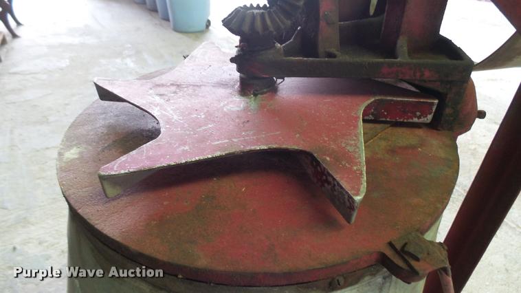 image for item DM9190 Fertilizer spreader