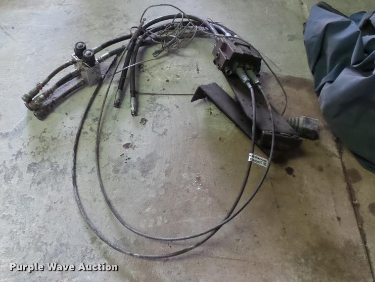 image for item DM9201 Loader hydraulics