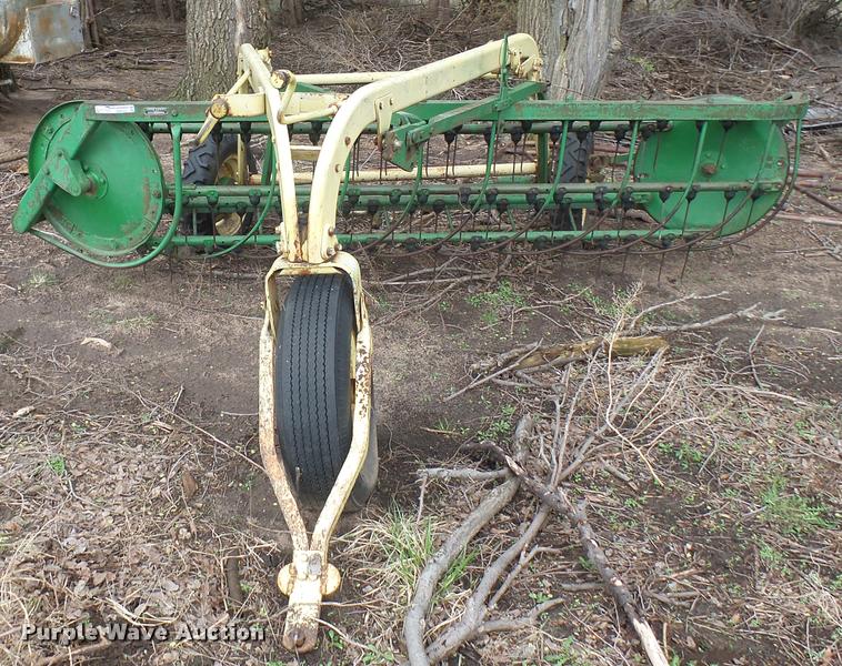 image for item DM9222 John Deere hay rake