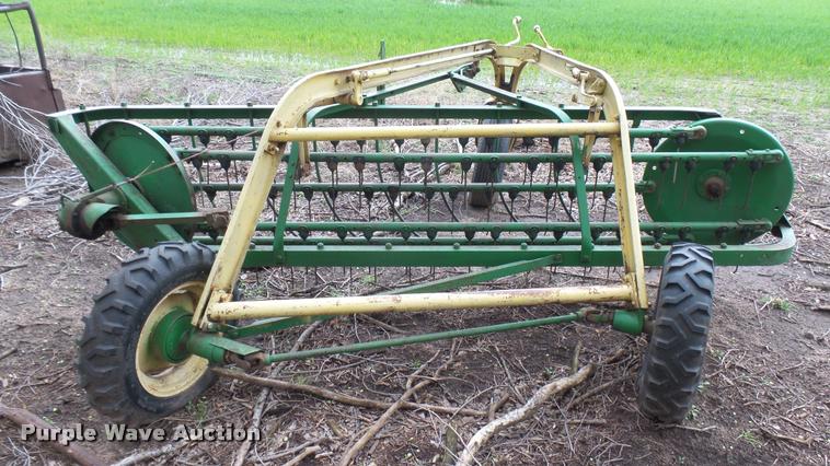 image for item DM9222 John Deere hay rake