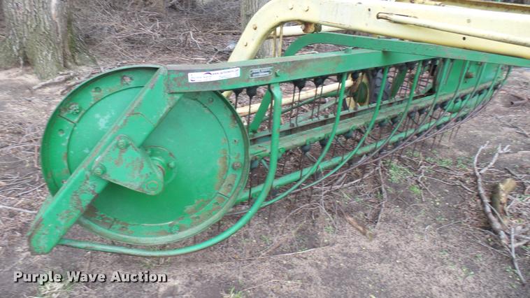 image for item DM9222 John Deere hay rake