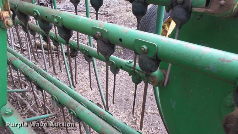 image for item DM9222 John Deere hay rake