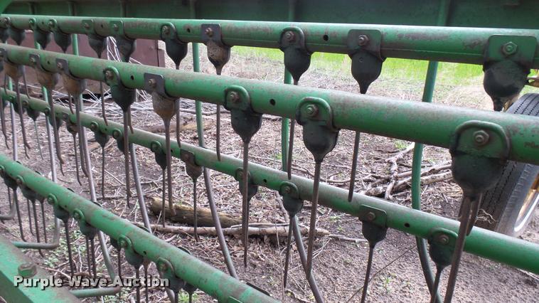 image for item DM9222 John Deere hay rake