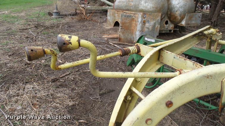 image for item DM9222 John Deere hay rake