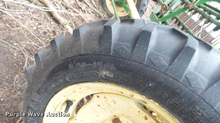 image for item DM9222 John Deere hay rake