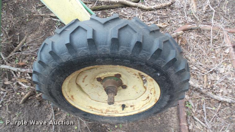 image for item DM9222 John Deere hay rake