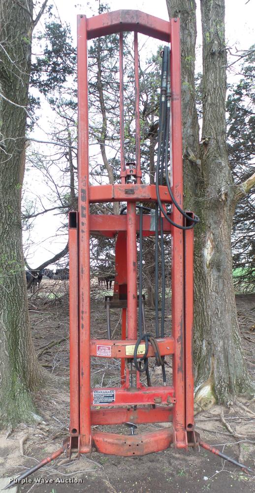 image for item DM9223 New Holland 90 bale handler