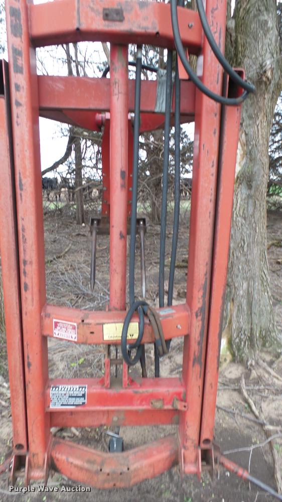 image for item DM9223 New Holland 90 bale handler