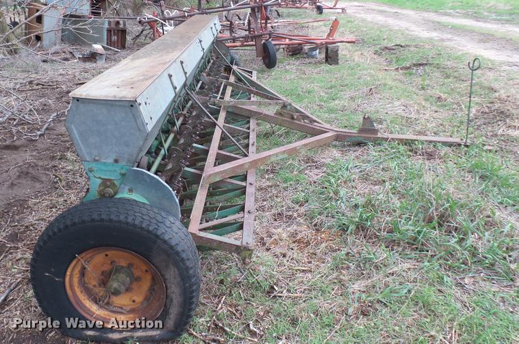 image for item DM9228 Grain drill