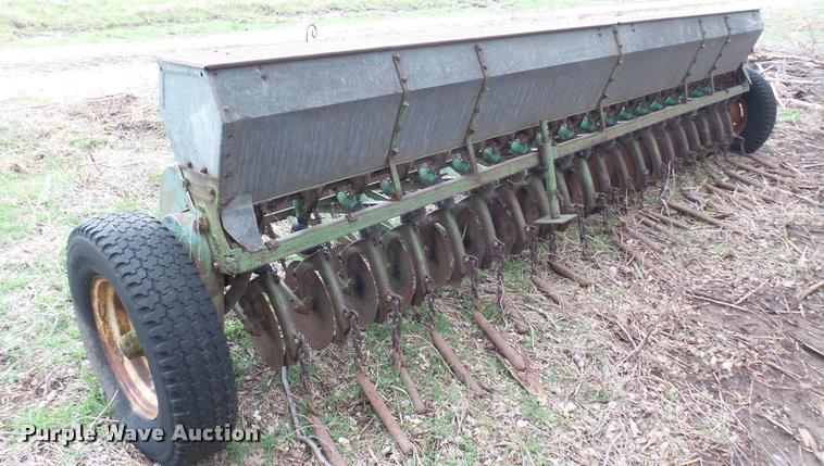 image for item DM9228 Grain drill