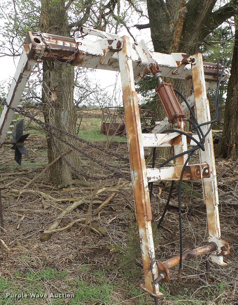 image for item DM9232 DewEze Bale Hugger 165 unroller