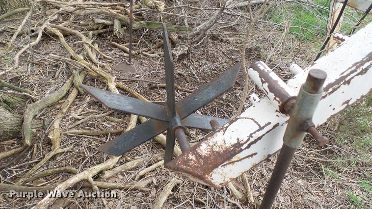 image for item DM9232 DewEze Bale Hugger 165 unroller