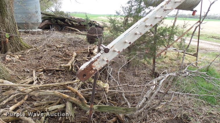 image for item DM9232 DewEze Bale Hugger 165 unroller