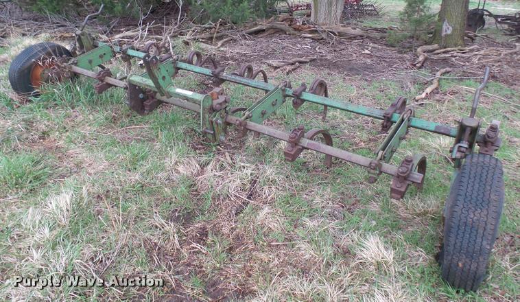 image for item DM9233 John Deere chisel