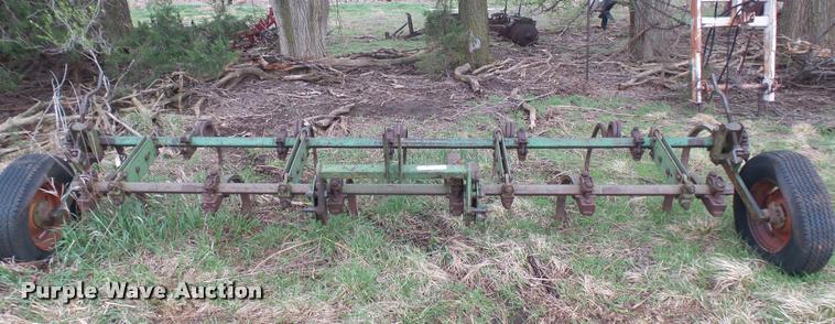 image for item DM9233 John Deere chisel