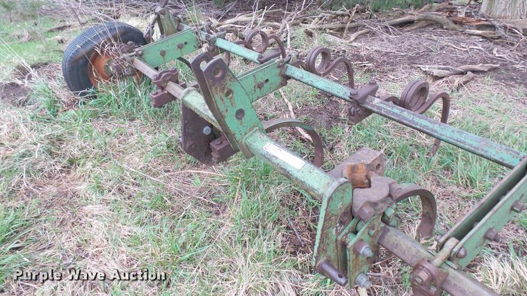 image for item DM9233 John Deere chisel