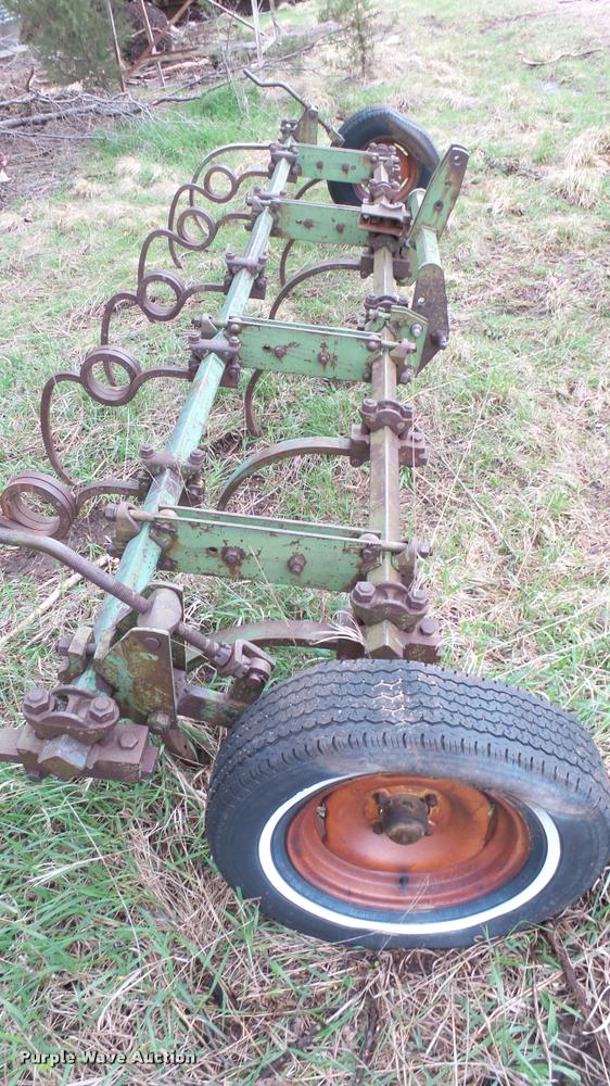 image for item DM9233 John Deere chisel