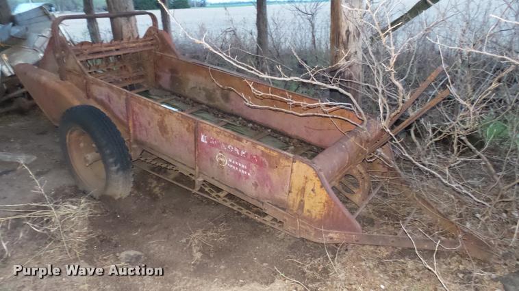 image for item DS9103 McCormick manure spreader