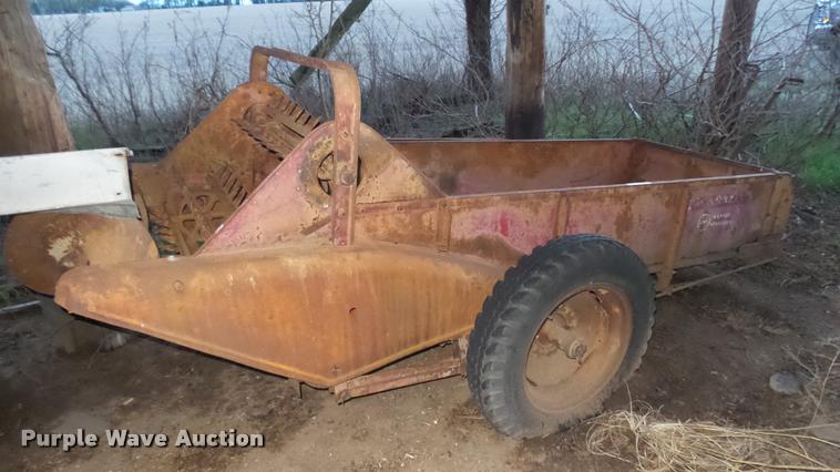 image for item DS9103 McCormick manure spreader