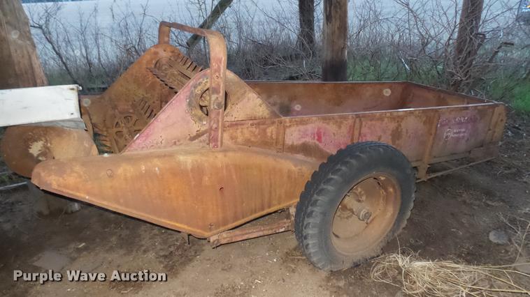 image for item DS9103 McCormick manure spreader