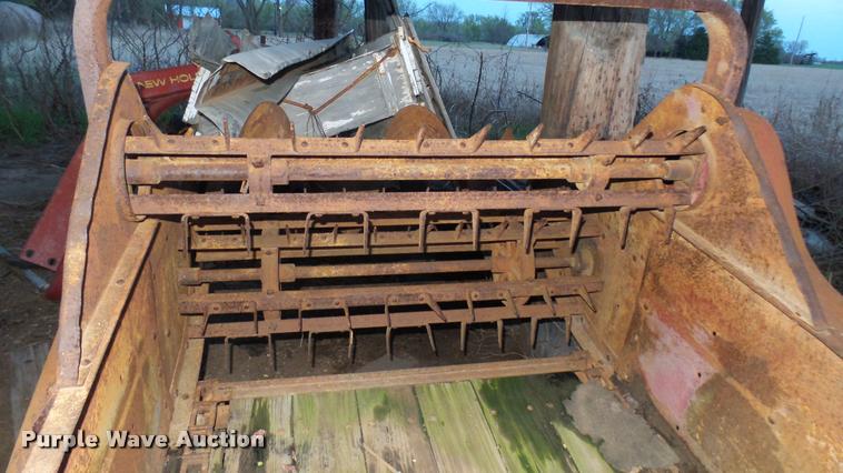 image for item DS9103 McCormick manure spreader