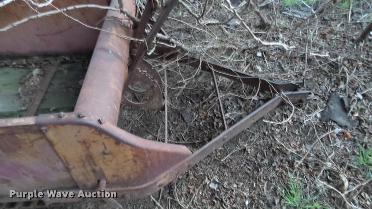 image for item DS9103 McCormick manure spreader